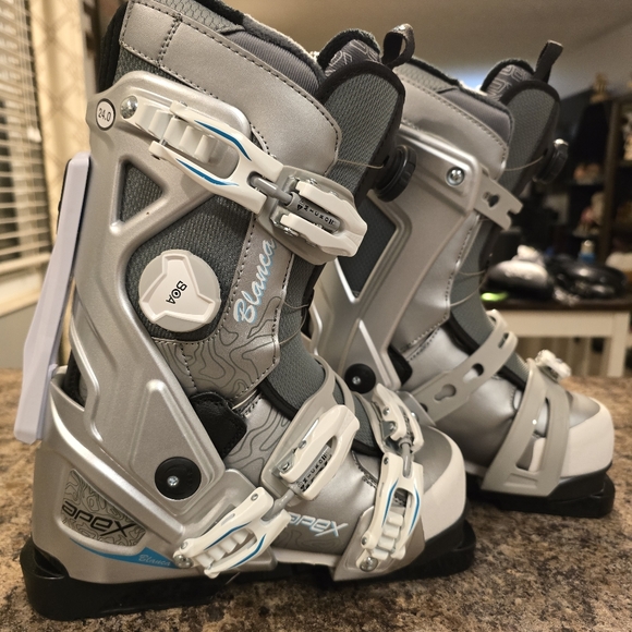 Apex ski boot left - Picture 2 of 2